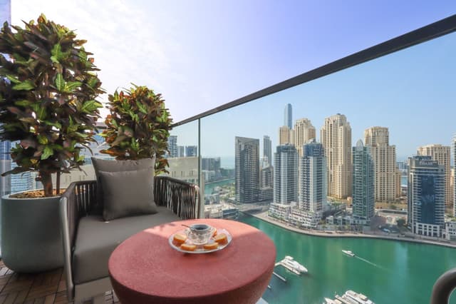 1BR Gem with Stunning Marina Views, Close to Metro, 4