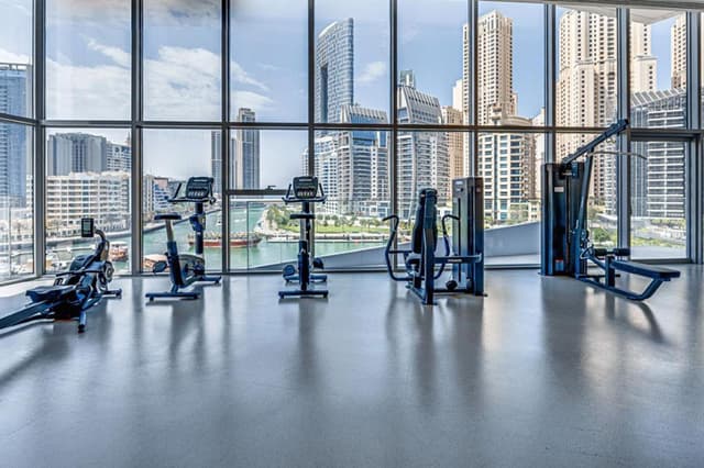 Deluxe 1BR Corner Suite with Marina Views, 5