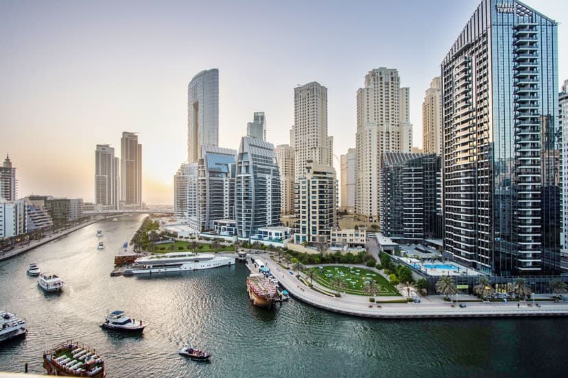 Deluxe 1BR Corner Suite with Marina Views