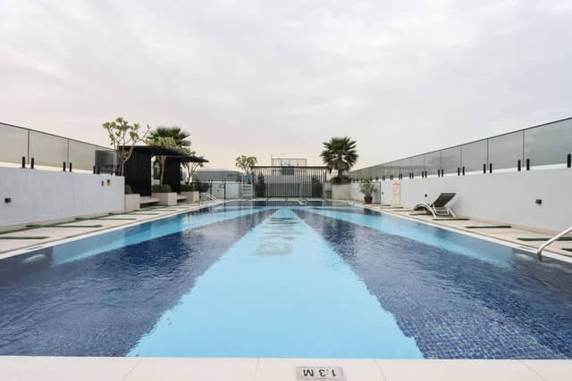 Stylish and Spacious 1B with Private Balcony, 4