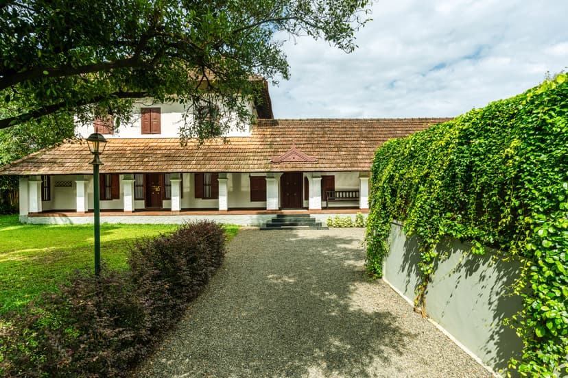 Mangaly Heritage | 270-Year-Old 3 BHK Authentic Kerala Heritage Villa with Courtyard & Garden 