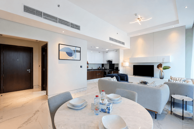 Lavish 1 BR In J One Tower, 4