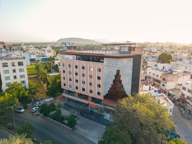 Velora Royale | Deluxe Twin-beds Room in a Hotel with Shared Swimming Pool, Reception, Banquet & Party Space, 2