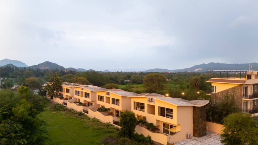 Raj Villas Alvora | Pet-Friendly 1-Room Hotel Suite with Aravalli Hill Views