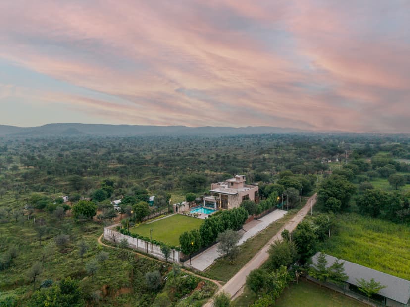 Bargoti Villa | 5-BHK Villa with Private Swimming Pool, Sun Deck, Landscaped Garden, Games Room & Alfresco Dining