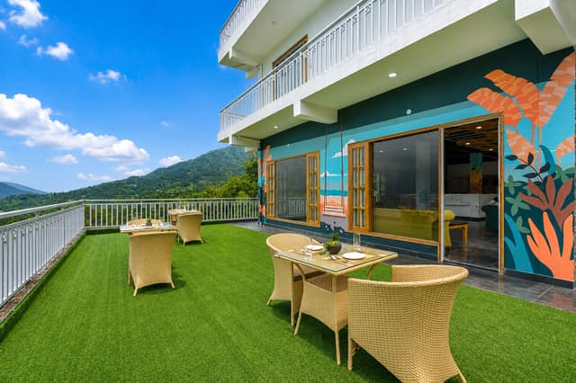 Swaran Secret Escape | 2 Room + Attic Pet-Friendly Apartment with Valley Views & Balconies, 3