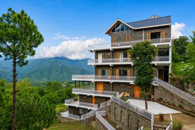 Aashiyana Secret Escape | Pet-friendly 2-BHK Retreat with Patio & Restro | Near Ashwani Khad Waterfall, 2