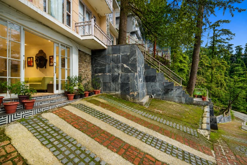 Spurce Holiday In Homestay | 2 BHK Pet-Friendly Valley-View Apartment with Lounge & Reception