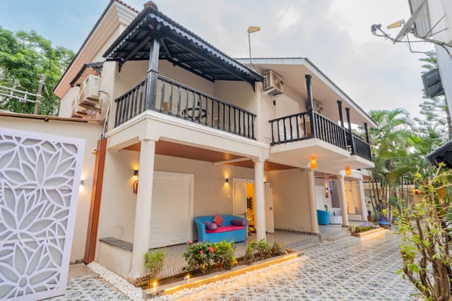 Emperor Ozran Elite Room With A Balcony & A Bathtub | Premium Retreat With Shared Pool, Restro & Bar | Near Famous Beaches, 2