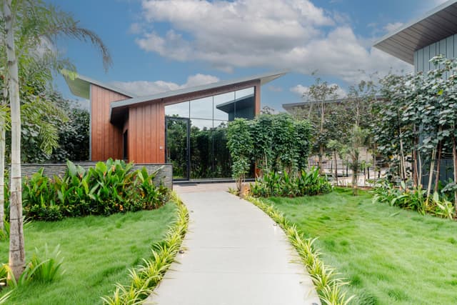 Nila Forrest | Timber Room With Private Pool, Sun Deck, Private Living Area & Landscaped Garden with Restaurant, 2