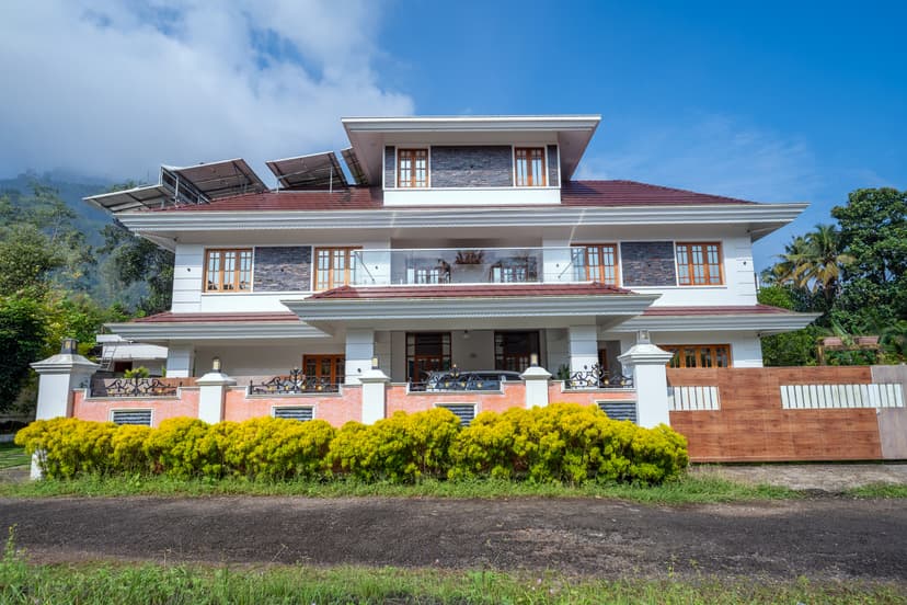 Heaven View | Contemporary 6 BHK Home with Landscaped Lawn, Garden Patio & Family Lounge near Cochin Airport