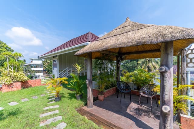 Heaven View | Contemporary 6 BHK Home with Landscaped Lawn, Garden Patio & Family Lounge near Cochin Airport, 4