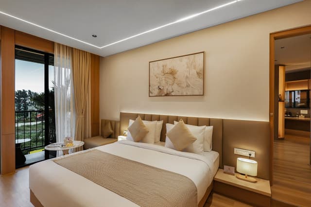 Savian Suites Azure | Premium Room with Balcony in a Business Hotel in Chikkajala, Close to Major Restaurants, Bars & Clubs, 2
