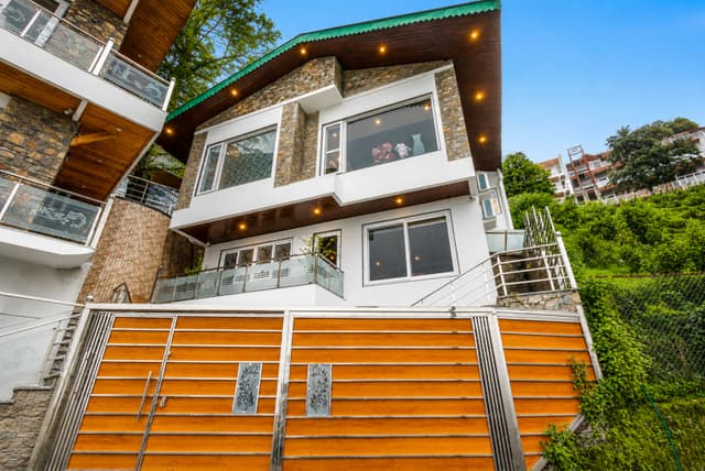 Hilltop Villa | 3-BHK Villa with Terrace & Balconies near Mall road, 3