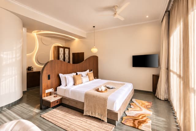 Raj Villas Astera  | Pet-Friendly 1 room suite in a resort with pool and Aravalli Hills view, 4
