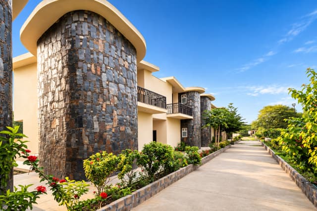 Raj Villas Alvora | Pet-Friendly 1-Room Hotel Suite with Aravalli Hill Views, 2
