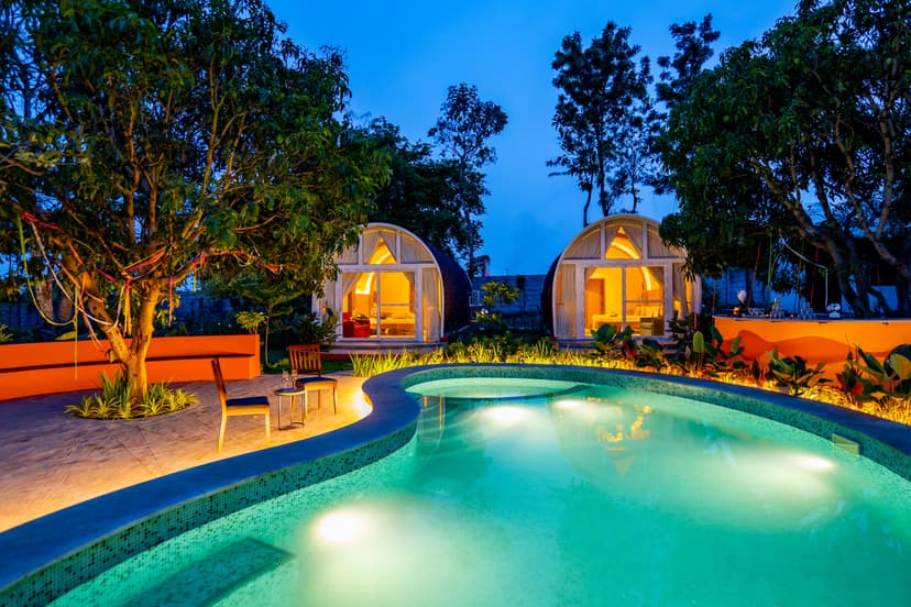 Tanira Farms Moonrise  | Contemporary Pet- friendly Igloo Cottage with Pool, Bar and Garden