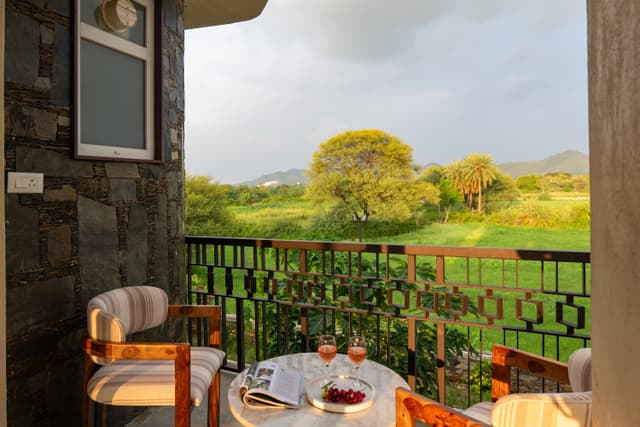 Raj Villas Aurelia | Pet-Friendly 1-Room Hotel Suite with Jacuzzi & Aravalli Hill Views, 4