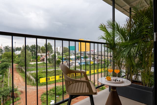 Savian Suites Azure | Premium Room with Balcony in a Business Hotel in Chikkajala, Close to Major Restaurants, Bars & Clubs, 4