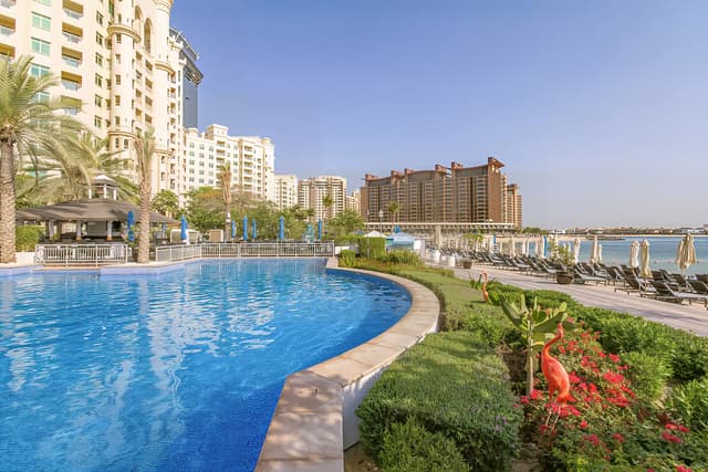 Spacious 1 BR in Shoreline Near Palm Mall, 3