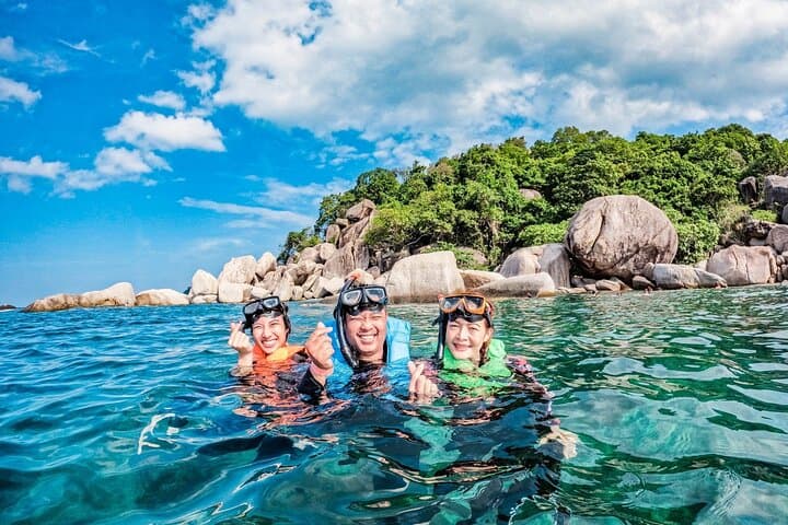 Koh Tao 5-Stop Snorkeling and Sunset Big Boat Tour with Lunch