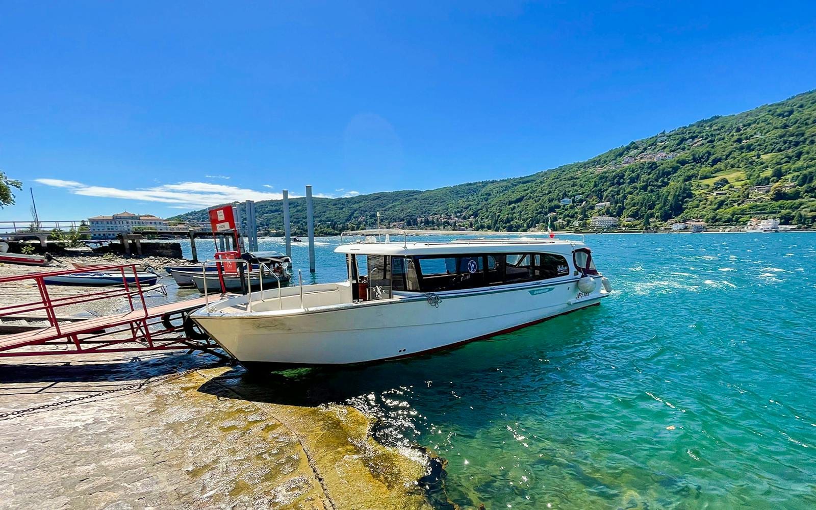 Stresa to Borromean Islands Round-Trip Boat Transfers