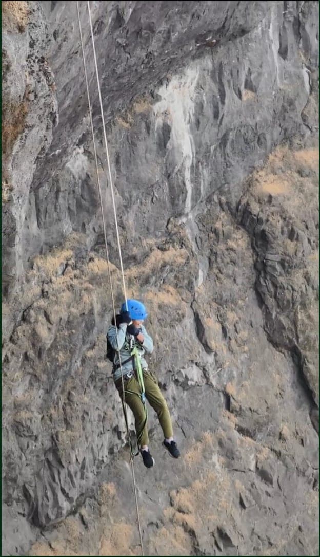 Kokankada 1800 Feet Rappelling